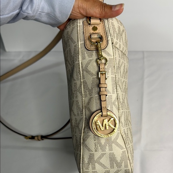 Michael Kors‎ Cream Crossbody Bag with Gold-Tone Accents - Picture 4 of 9